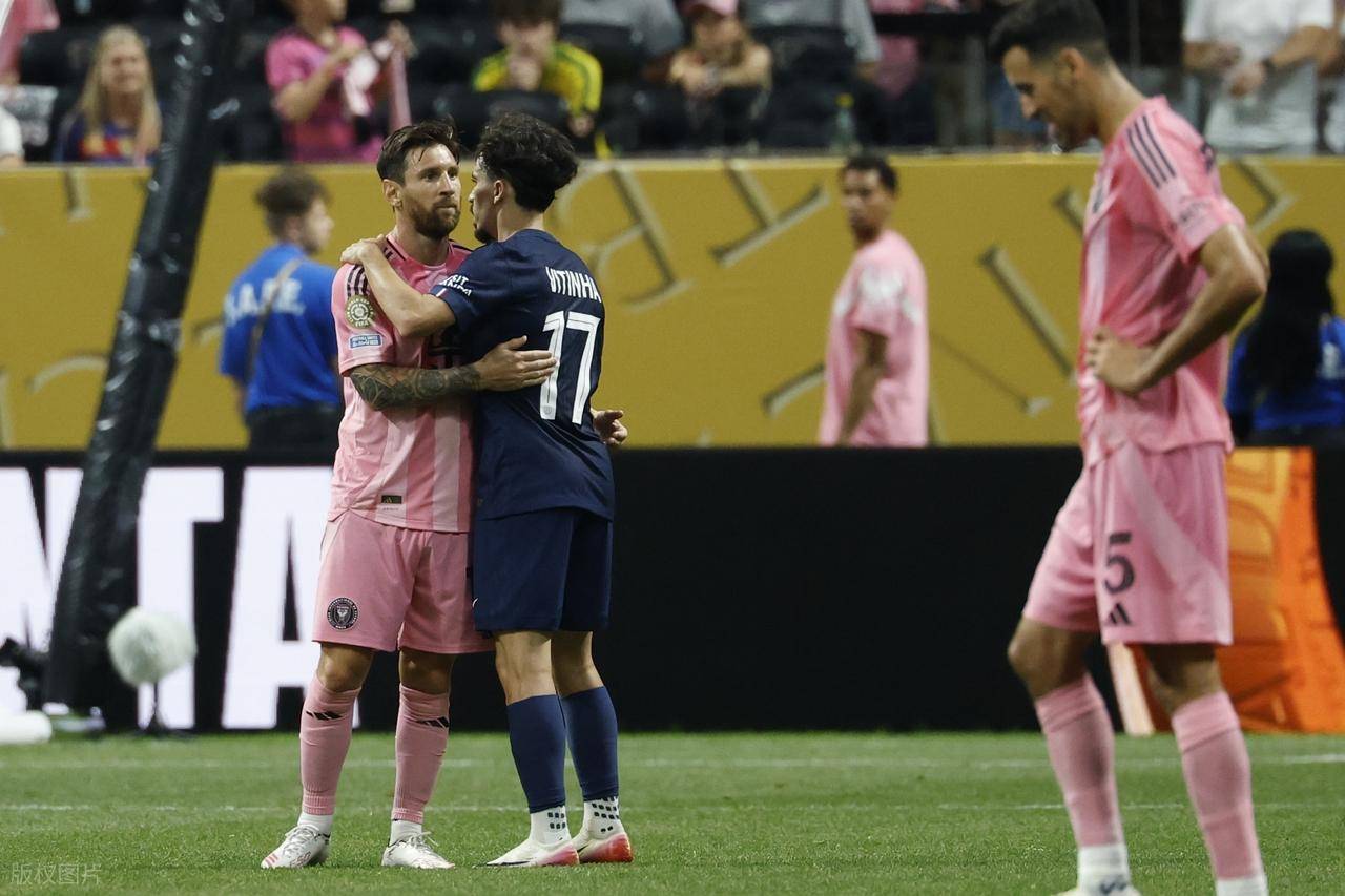 爱游戏体育入口-梅西重要时刻比赛局势复杂，TL带队取胜！赛场气氛高涨-爱游戏体育入口