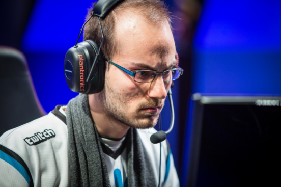 爱游戏足球体育-Ming在G2比赛中夺冠，表现优异引发热议！观众掌声雷动的简单介绍-爱游戏足球体育